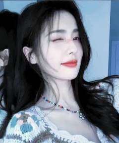𝑾𝒆𝑪𝒉𝒂𝒕/白鹿头像🌿
小菠萝的头像来了