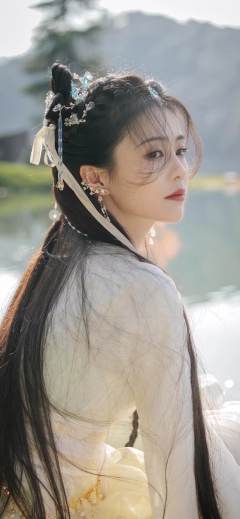 𝑾𝒆𝑪𝒉𝒂𝒕/白鹿头像🌿
小菠萝的头像来了