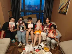 如果有另一个世界,希望我能成为真正的女王,而你会是我最忠诚的
