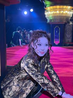 入场会给五枚金币,可以和演员互动玩各种小游戏!孙豆尔老师会给
