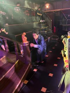 入场会给五枚金币,可以和演员互动玩各种小游戏!孙豆尔老师会给