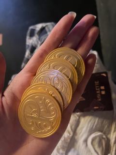 入场会给五枚金币,可以和演员互动玩各种小游戏!孙豆尔老师会给