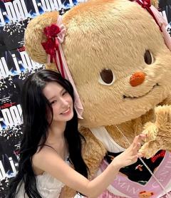 女娃和黄油小熊的合照来啦！没有找到舒华的，抱歉！（拿图吱声+