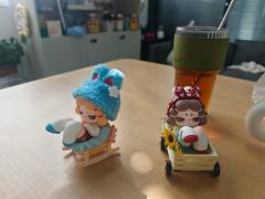 怎能有这么美貌的宝宝，毛绒的帽子，摇篮可以动，假日的车车也是