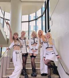 上级又是idle赢哟🏆
团照壁纸来喽📱
超级无敌米👧�