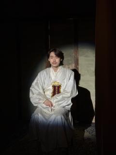 “前路迢迢，望君珍重，盼来日重逢”
这11小时，像在宏大的晦