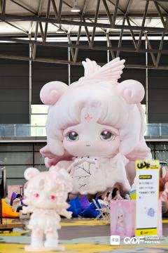 展会内有集市、潮玩、卡牌
很多可爱的娃 完全走不动道 都想买