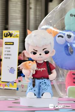 展会内有集市、潮玩、卡牌
很多可爱的娃 完全走不动道 都想买