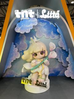 超级大，逛了半天都没逛完。太多好玩的了，目不暇接。赞！