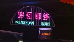 来看话剧大真探赵赶鹅了!真的特别有意思!今天下大雨本来走过来