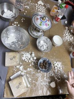 “栩栩槐上月,黯黯鬓如霜。”
南京公车(天知道上车有多难)