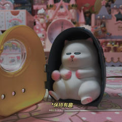 当然是太空舱啦