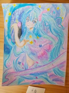 这也是辛辛苦苦画出来的啊
彩铅手绘初音未来
第一张图加了滤镜