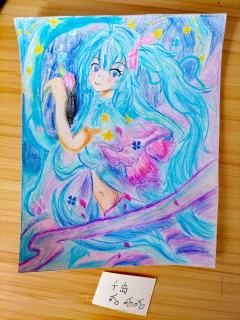 这也是辛辛苦苦画出来的啊
彩铅手绘初音未来
第一张图加了滤镜