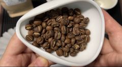 手冲
处理方式：肯尼亚式水洗
烘焙度：浅中度烘焙
冲煮器具：