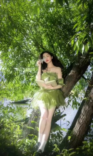 有人覺得白鹿這身衣服很像angelabady的風格嗎？都好咪啊！（angelabady什麼時候有島啊！）