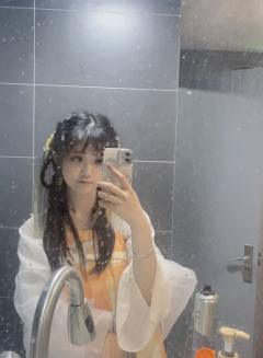小春游最幸福的事就是拥有了如一这个姐姐!!
角色:春游
时