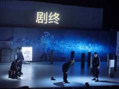 等待戈多
时长:130分钟(无中场休息)
这是一部以巴黎为