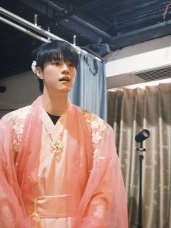 《如故》点映车测评
先一句话总结:一个把舞台还给玩家的非传
