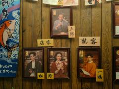 铃是勇敢强势的,是敢爱敢恨的,她和李雨墨一样。
松是优柔寡