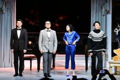 很有意思的舞台剧作品,特别是现场爵士音乐的演绎,非常加分,一