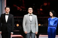 很有意思的舞台剧作品,特别是现场爵士音乐的演绎,非常加分,一