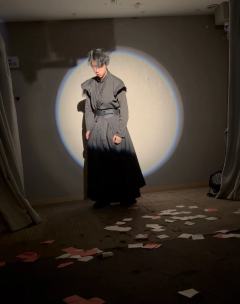 “你的心里明明有滔天的恨意,怎么能因为一个我,就原谅人间了呢