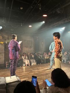 终于来看小鬼屋了，剧情确实是一股清流，看的我也想上台又唱又跳