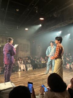 终于来看小鬼屋了，剧情确实是一股清流，看的我也想上台又唱又跳