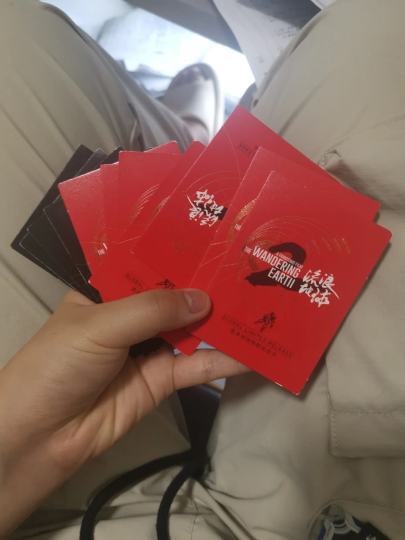 别人送的，想问一下这些卡值钱吗，要的私，保正版