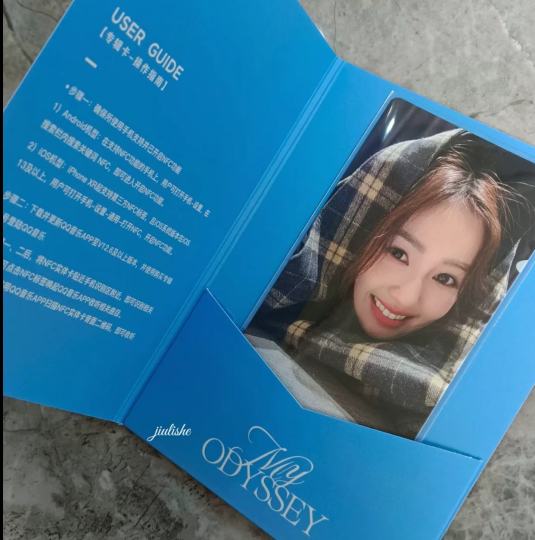 白鹿，围巾都有