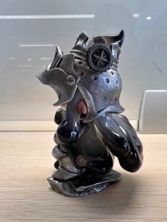 坚硬真的绝啊，造型帅气，表情可爱，金属质感很高级。