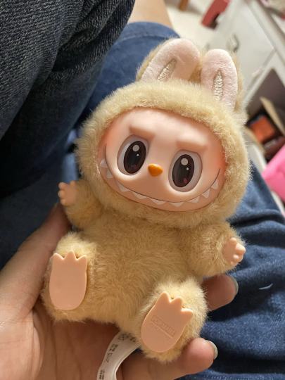 Labubu😋眼巴巴La布布