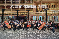 无名档案馆:有些人光坐在那儿就移不开眼🫣
要是跳起舞来,那