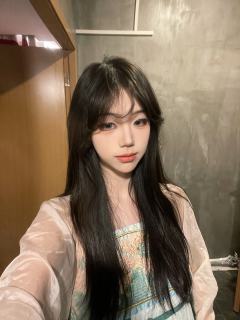 阿绿在很多地方看见过白发

最初在娘亲鬓间 那时她是林碧
趴