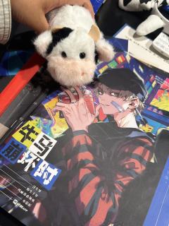 🐮🐴五角场这个梗让dm哽咽破防咯~
买了冰淇淋吃,果然变