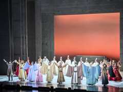 其实整个故事线梳理下来还是挺简单的,也有很多套路化的情节和戏