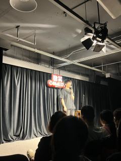 今日的快乐是肆笑喜剧给的
第二次看小新演出了,今天主持感觉有