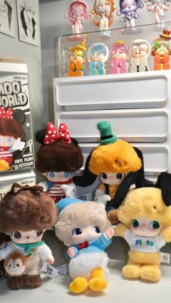 泡泡玛特DIMOO WORLD 迪士尼系列搪胶毛绒钥匙圈盲盒