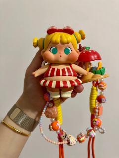 小胖妞真的好可爱！做成手机背夹除了重以外没毛病，背出门玩也很