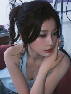 千禧欣，穿什么颜色都好看啊！