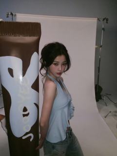 千禧欣，穿什么颜色都好看啊！