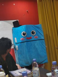 “而你的双眸是这世间的唯一,亦是我眼中的唯一。”
体验剧本: