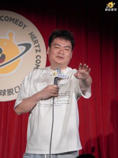 快乐快乐就是意义
雅诗兰黛特别冠名场&母亲节。本场脱口秀的演