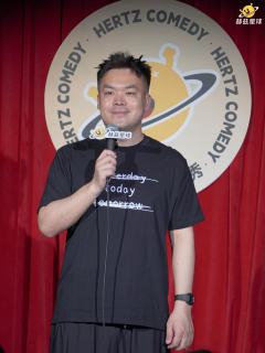 快乐快乐就是意义
雅诗兰黛特别冠名场&母亲节。本场脱口秀的演