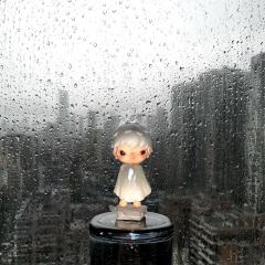不想睡觉很适合在咖啡厅拍照诶（要是遇到下雨天就更好了）
消逝