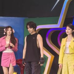 🎪是和平常的话剧或是音乐剧完全不同的剧场体验!
🏟️开场