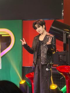 🎪是和平常的话剧或是音乐剧完全不同的剧场体验!
🏟️开场