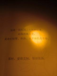 等到了站，下了车，余下的路，还有好长。
不用想，管他呢，让风