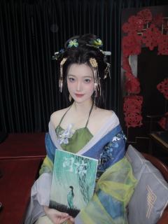 两车阙落合着发。
其实我们这车属于整车高配,三个男玩家都是高
